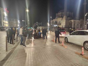 İ̇ki Kişiye Çarpıp Kaçan Sürücü, Ortalığı Savaş Alanına Çevirdi