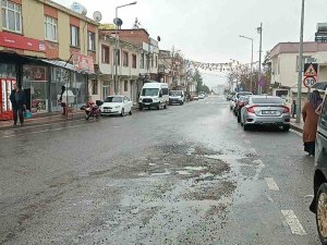 Dicle İlçesinde Etkili Olan Yağmur Çiftçileri Sevindirdi