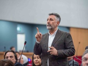 Bayraklı Belediye Başkanı Sandal: "Sesimiz Duyulmuyor, Dertlerimiz Görülmüyor"