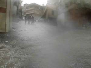 Şanlıurfa’da Sağanak Yağış Yolları Göle Çevirdi