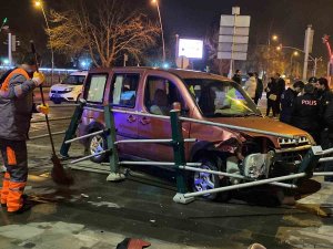 3 Otomobil Çarpıştı: 1 Yaralı