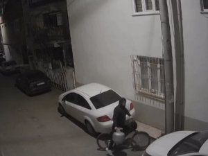Bursa’da Pişkin Hırsız Güvenlik Kameralardan Kaçamadı