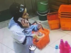 Giderayak Ispanağı Bile Çaldı: Süpermarkete Dadanan Hırsızlar Kamerada