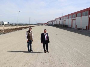 Bağlar’da Kırsal Mahallelere Parke Taşı Döşeme Hizmeti Devam Ediyor