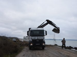 Sinop’ta Yer Altına Taşan Su Yolu Kaydırdı, Ulaşım Kesildi