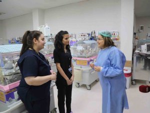 Şahin, Fedakar Hemşireleri Ziyaret Etti