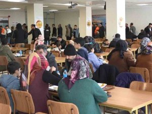 Van 16 Binin Üzerinde Depremzedeyi Ağırladı
