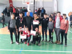 Özalp Yi̇bo Bilek Güreşinde İl Birincisi Oldu