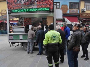 Odunpazarı Esnafı Depremde Ölenlerin Hayrına Lokma Döktürdü