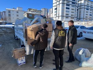 Elaziz-der Deprem Bölgesinde Yardımlara Devam Ediyor