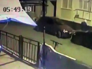 Ataşehir’de Dairenin Camına Bir Paket Yumurta Atıp Kaçtılar