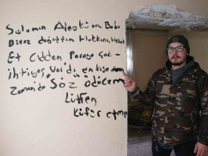 Hırsızlık Yaptıkları Evin Duvarına ‘Hakkını Helal Et’ Yazdılar