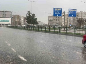 Diyarbakır’da Kısa Süreli Sağanak Etkili Oldu