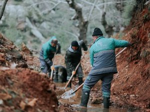 Merkezefendi’de Tarımsal Sulama Kanalları Temizleniyor