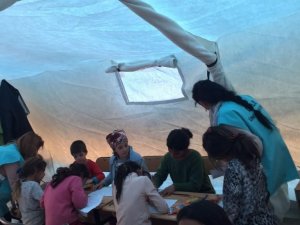 Diyarbakır’da Çadır Kentte Çocuklar Kurslar İle Stres Atıyor