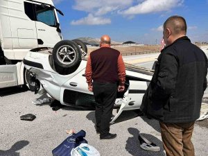 Kontrolden Çıkan Otomobilin Takla Attığı Kazada 4 Kişi Yaralandı