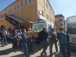 Üzerine Demir Kapı Düşen Çocuk Yaşamını Yitirdi
