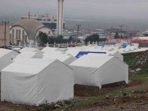 Sağanak Yağış Depremzedeleri Olumsuz Etkiledi