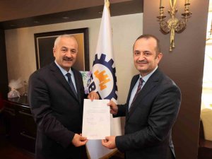 Yaşar Çakmak Meclis Üyeliğinden İstifa Etti