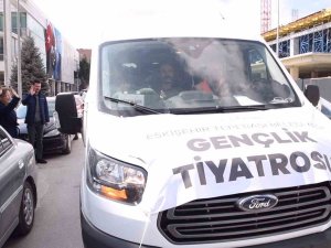 Tepebaşı Gençlik Tiyatrosu Çocuklar İçin Yola Çıktı