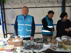 Edremit İ̇lçe Müftülüğü Depremzedeler İçin Meydanda Çadır Kurdu