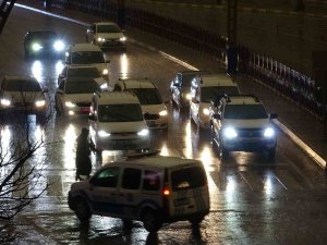 Mardin’de Sağanak Yağışla Birlikte Gündüz Geceye Döndü