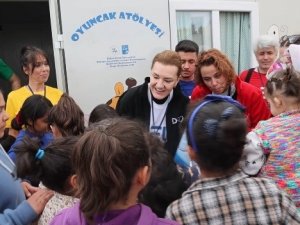 Deü’den Depremzede Çocuklara "Oyuncak Atölyesi"