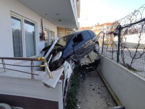 Silahla Vuruldu, Hastaneye Giderken Kaza Yaptı