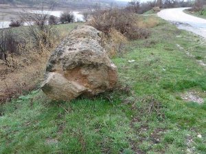 Sağanak Heyelana Neden Oldu, Yamaçlardan Dev Kayalar Yola Düştü