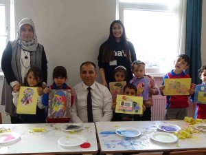 Isparta’da Depremzede Öğrenciler Kum Boyama Etkinliği Yaptı