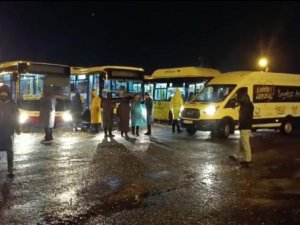 Diyarbakır’da Çadır Kentte Kalan Vatandaşlar Sağanak Nedeniyle Tahliye Edildi