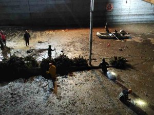 Şanlıurfa’da Selin Vurduğu Köprülü Kavşakta Aramalar Sürüyor