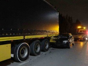 Otomobil Tıra Arkadan Çarptı: 1’i Çocuk 2 Yaralı