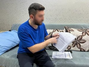 İ̇stanbul’da Baltalı Oduncu Dehşeti Kamerada: Başına Odunla Vurulan Genç Felç Kaldı