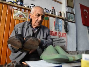 Yırtık Ayakkabıları Meslek Sahibi Yaptı