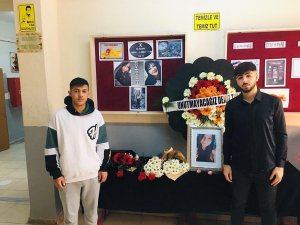Öğrencilerin Depremde Hayatını Kaybeden Öğretmenleri İçin Yazdığı Notlar Duygulandırdı