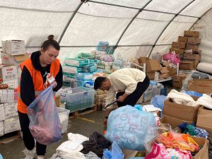 Gönüllüler, Deprem Bölgesinde Yaraların Sarılmasına Destek Oluyor