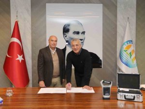 Başkan Tarhan, Üreticilere Toprak Analiz Cihazı Hediye Etti