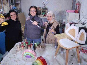 Kadınların Elinden Çıkıyor, Dünyaya Ulaşıyor