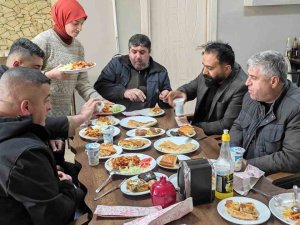 Batman’da Mahalle Sakinleri Depremzedelere Yardım Toplamak İçin Seferber Oldu