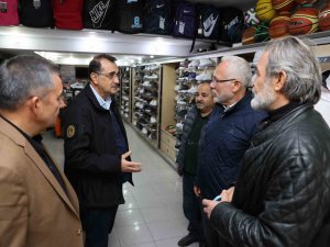 Bakan Dönmez, Depremden Etkilenen İ̇skenderun’da Esnafı Ziyaret Etti