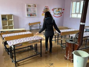 Kızıltepe’de Sel Eğitimi De Vurdu, Sınıflar Çamur İçinde Kaldı