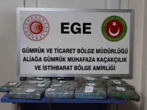 Teknenin Karinasına Gizlenen 22 Kilo Kokaini Dalgıçlar Çıkardı