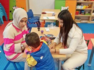 Akademisyen Ve Üniversite Öğrencileri Depremzede Çocukları Yalnız Bırakmayacak