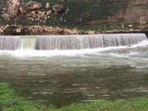 Mardin’de Şiddetli Yağış Sonrası Karasu Çayı Ve Gap Şelalesi Taştı