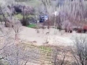 Tağar Çayı Taştı, Tarım Arazileri Ve Bağ Evleri Zarar Gördü