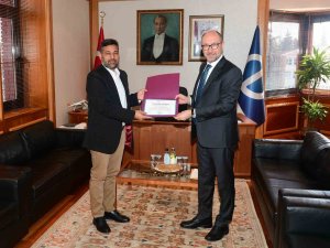 Uluslararası Öğrencilerden Depremzedeler İçin Bağış