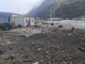 Artvin’in Hopa İlçesinde Yaşanan Heyelanlar Korkuttu