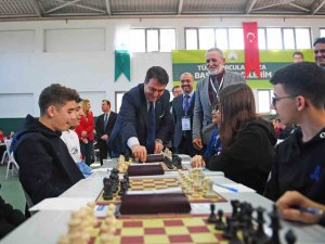 Satranç Turnuvasında İlk Hamle Dündar’dan