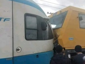 Cezayir’de Yük Treni Tramvayla Çarpıştı: 7 Yaralı